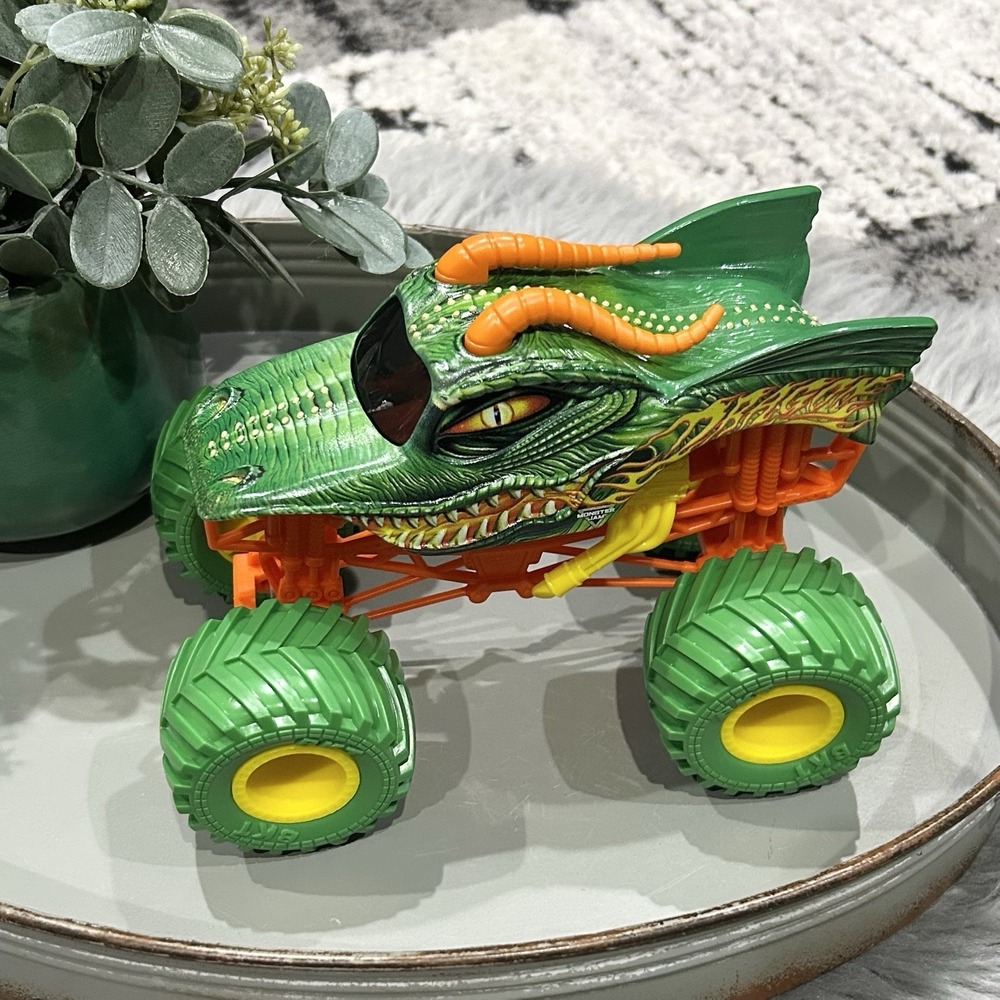 Monster Jam DRAGON 1:24 Scale Monster Truck Series 26 SPIN MASTER Diecast